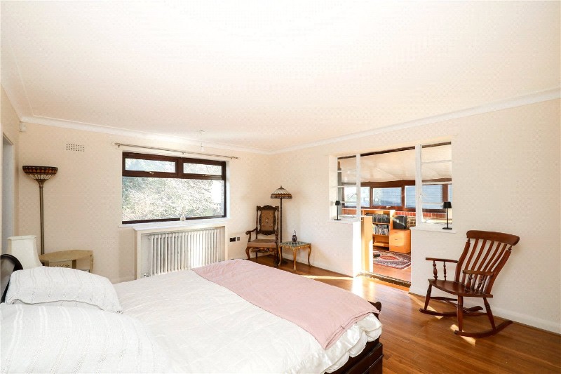 Dallas Road, London, W5