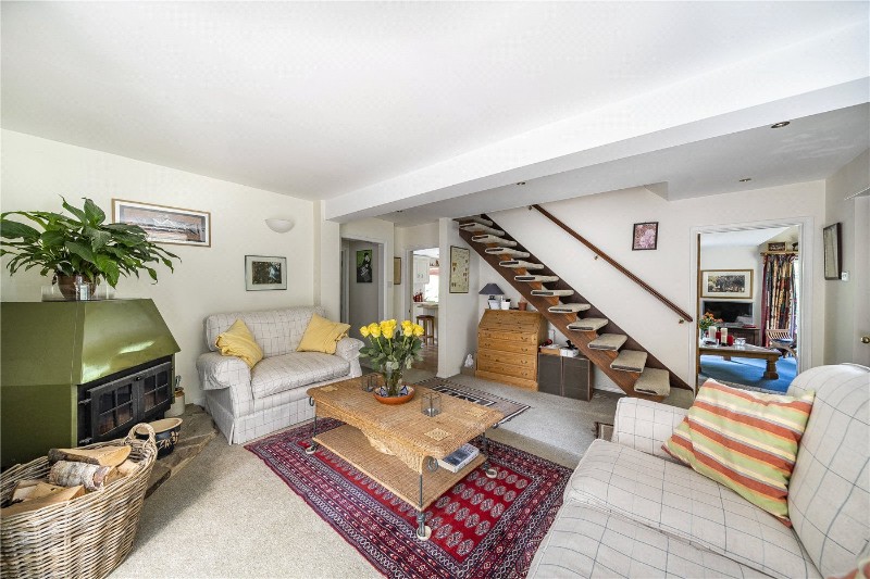 Fernbrae Close, Rowledge, Farnham, Surrey, GU10