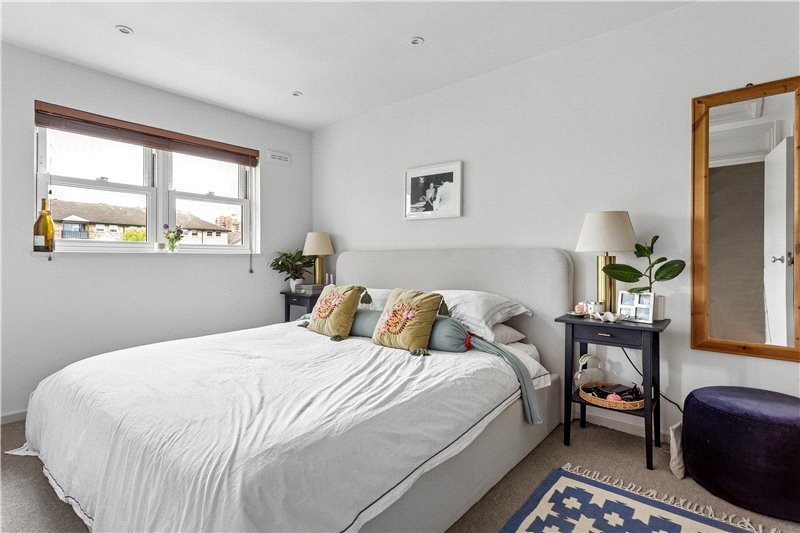 Whistlers Avenue, London, Morgans Walk, Battersea Church Road, SW11