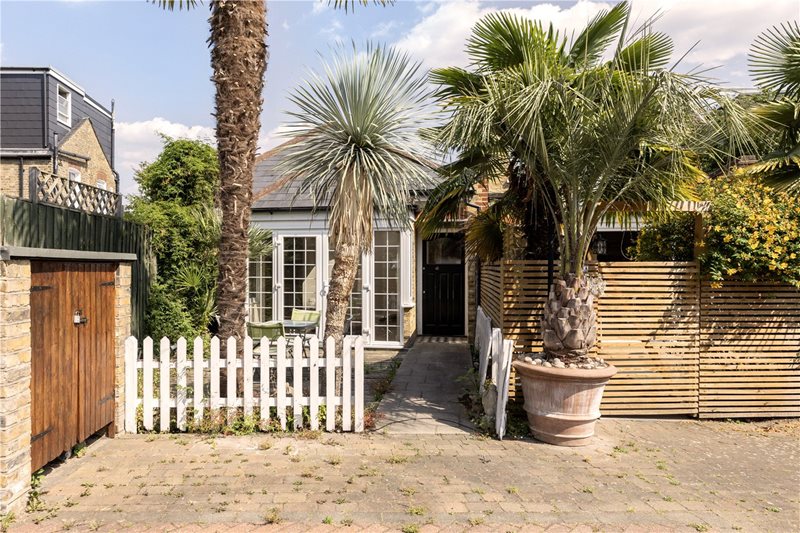 Balvernie Grove, London, SW18