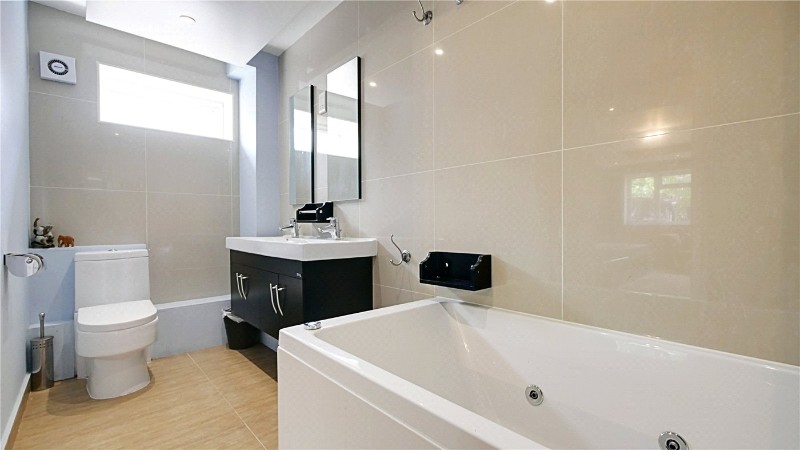 Great West Road, Isleworth, TW7