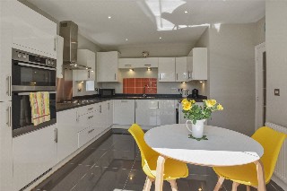 Saturn Way, Stratford-upon-Avon, Warwickshire, CV37