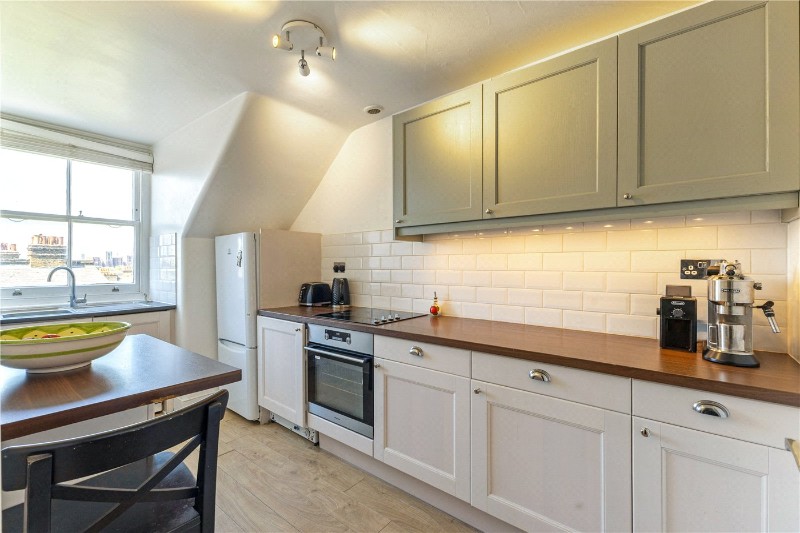 Larkhall Rise, London, SW4