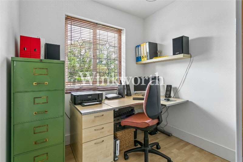 Broomfield Avenue, London, N13