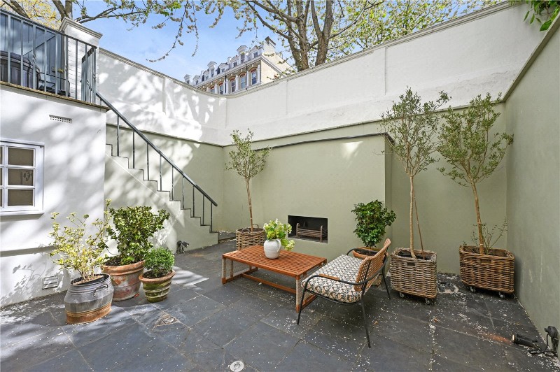 Vicarage Gardens, London, W8