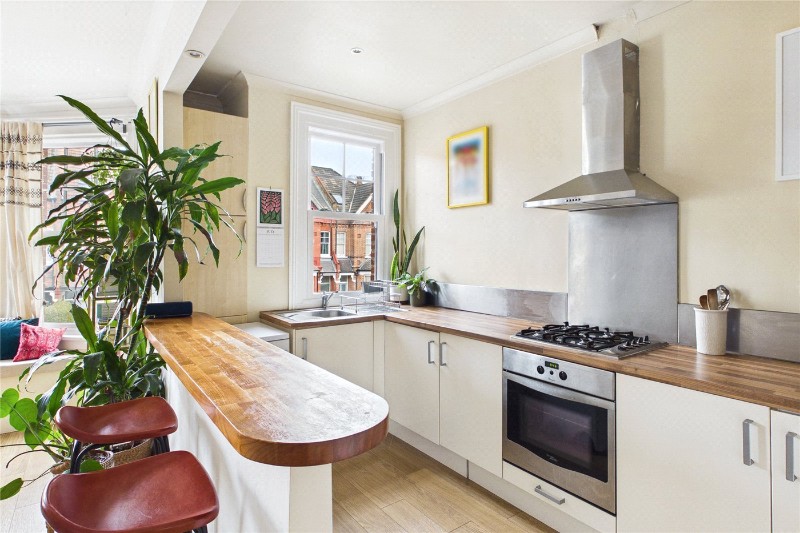 Pinfold Road, London, SW16
