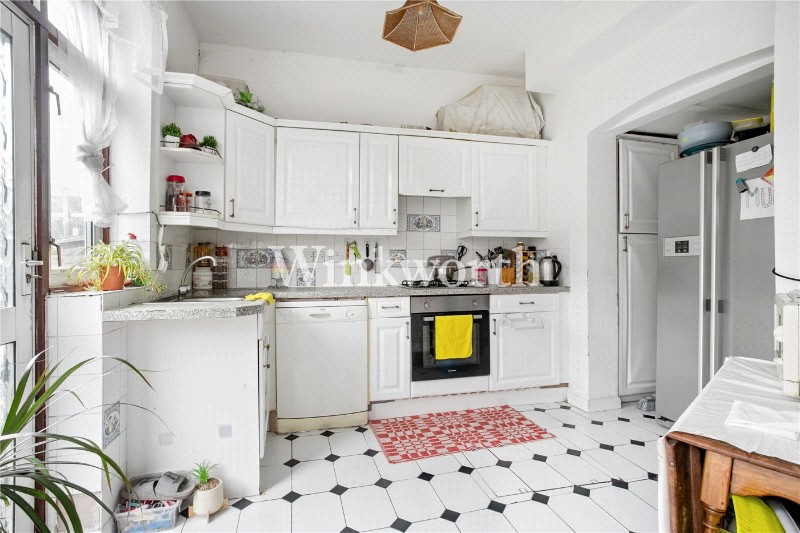 Arnold Gardens, London, N13