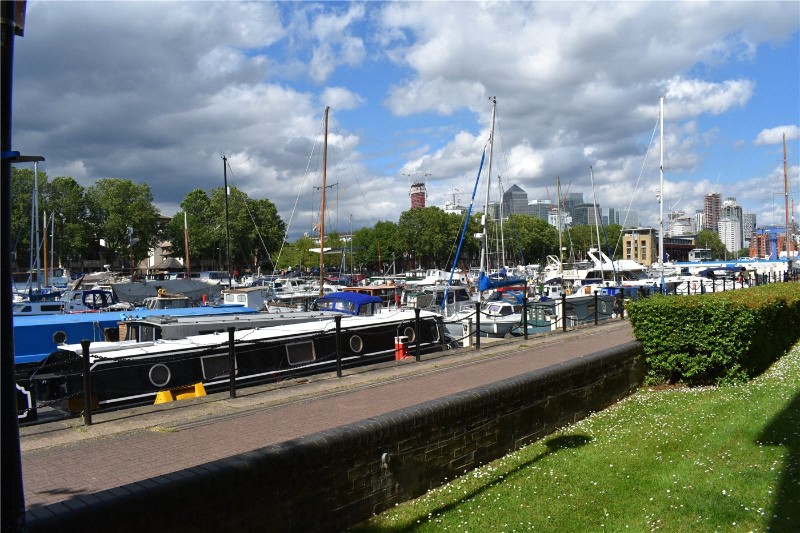 Transom Close, London, SE16
