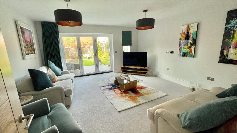 Buzzard Close, Stratford-upon-Avon, Warwickshire, CV37