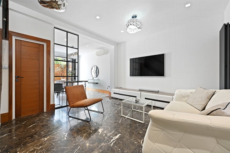 Thorpebank Road, London, W12