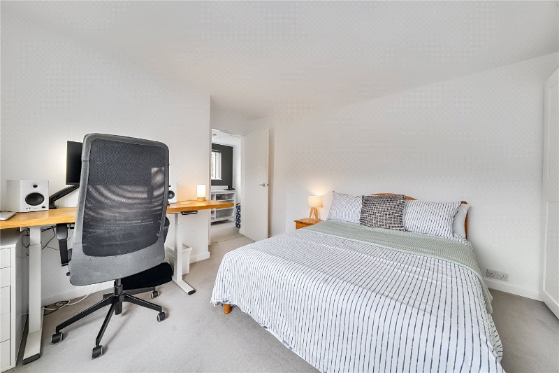Kingsley Close, Shaw, Newbury, Berkshire, RG14