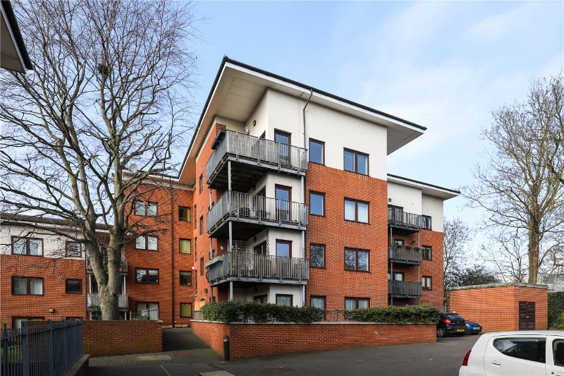 Gunnersbury Lane, London, W3