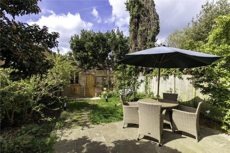 Park Drive, London, W3