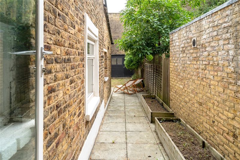 Deronda Road, London, SE24