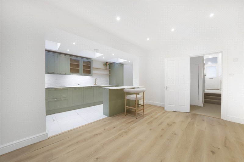 Rathcoole Avenue, London, N8