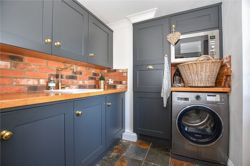 Cricket Hill, Finchampstead, Wokingham, Berkshire, RG40