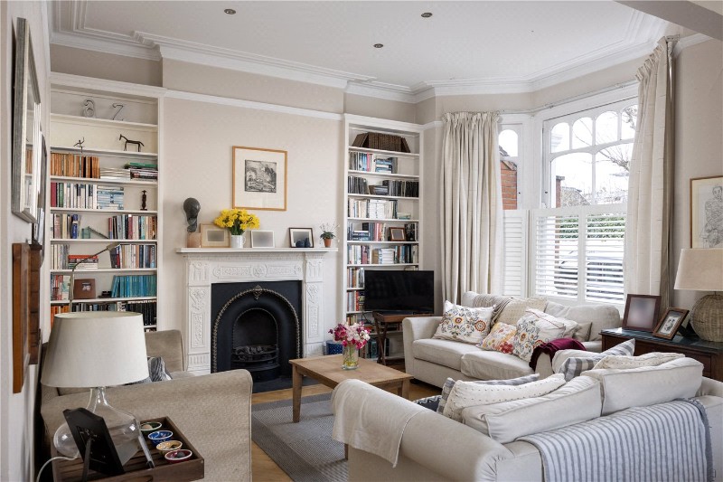 Howards Lane, London, SW15