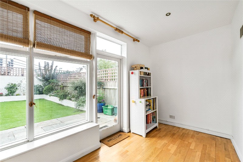 Rathcoole Avenue, London, N8