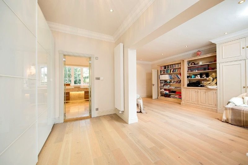 Roedean Crescent, London, SW15