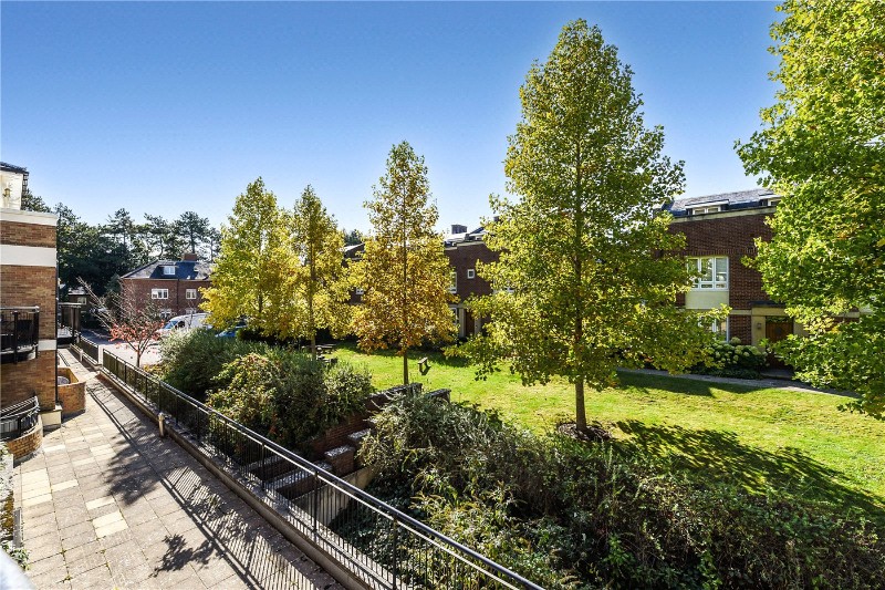 Fraser Gardens, Winchester, Hampshire, SO22