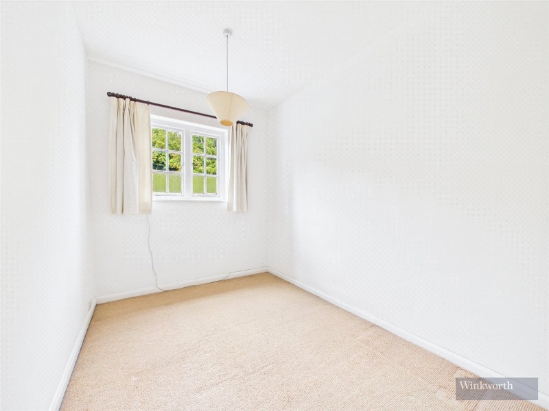 Oatlands Chase, Weybridge, KT13