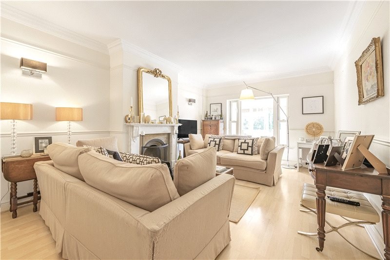 Devereux Lane, Barnes, London, SW13