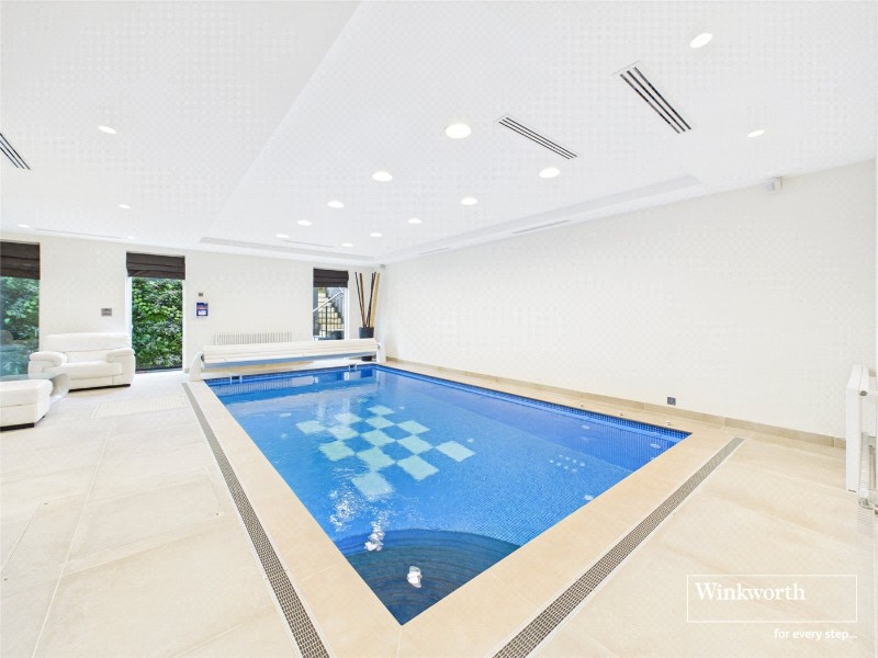 Edgeworth Crescent, London, NW4