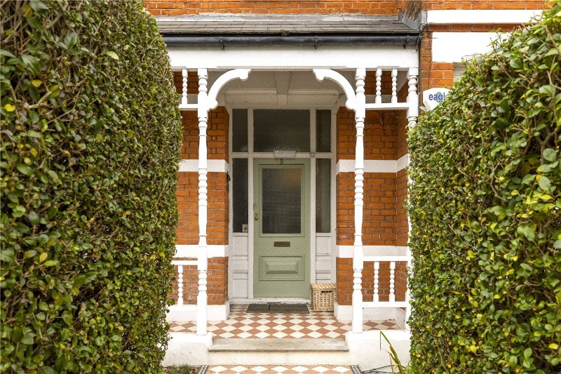 Holmdene Avenue, London, SE24