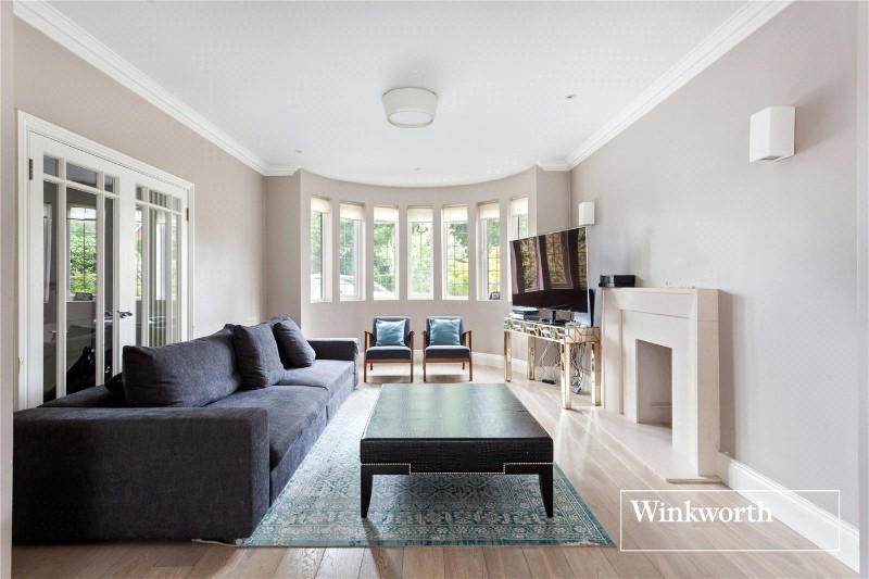 Crooked Usage, Finchley, London, N3