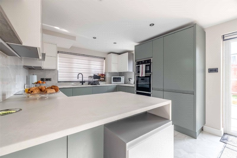 Hewlett Place, Bagshot, Surrey, GU19