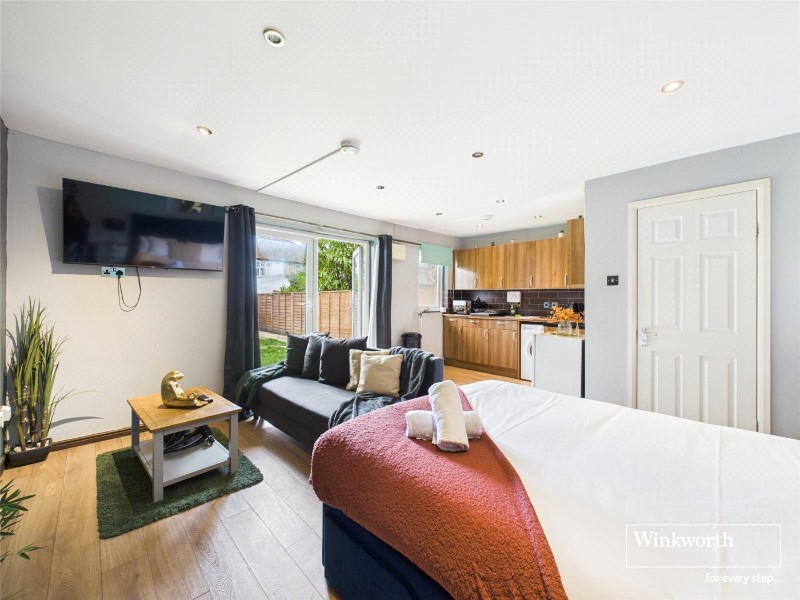 Great North Way, London, NW4