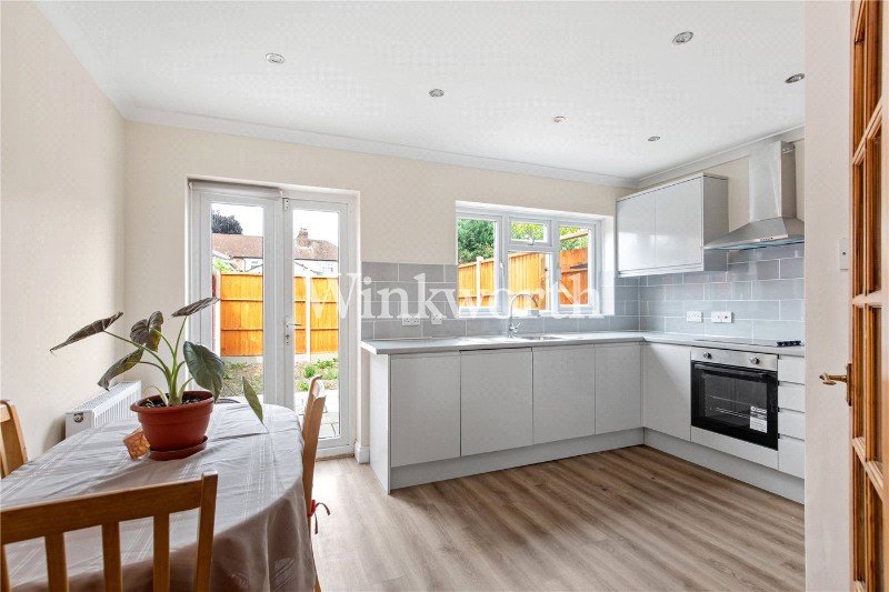 Chatsworth Drive, Enfield, EN1