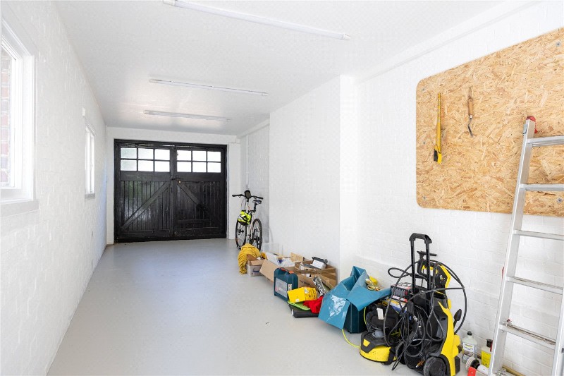 Westmead, London, SW15