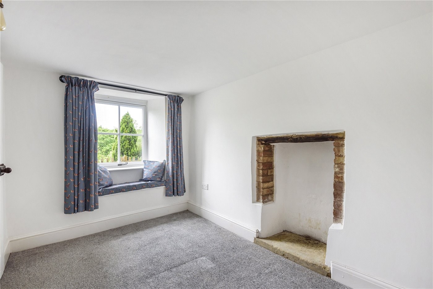 2 bedroom property for sale in Nadderwater, Exeter, Devon, EX4 (Ref EXE220098) £355,000