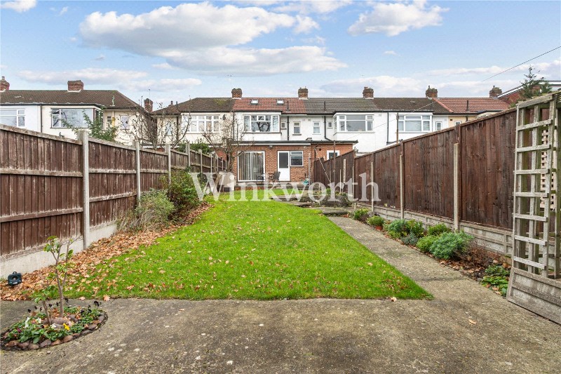 Empire Avenue, London, N18