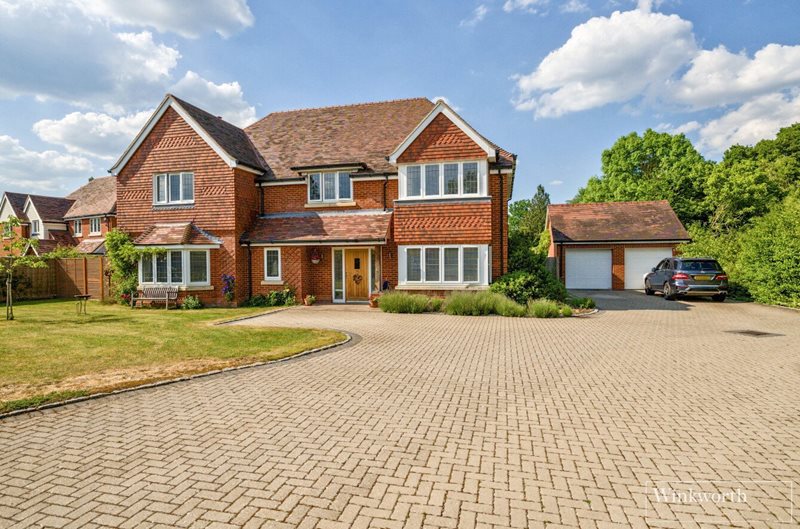 Bagshot Road, Chobham, Woking, Surrey, GU24