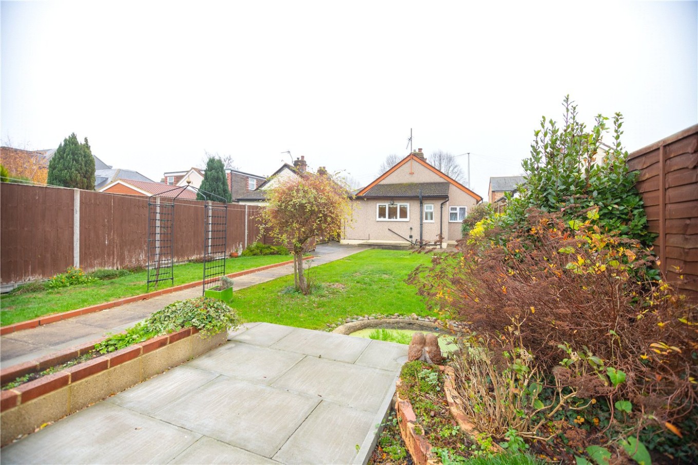 2 bedroom property for sale in Rusham Road, Egham, Surrey, TW20 (Ref