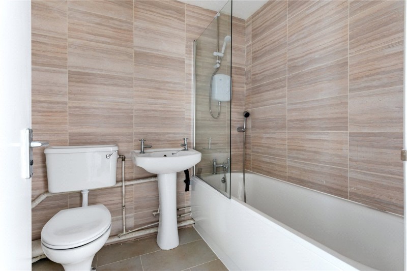 Molyneux Drive, London, SW17