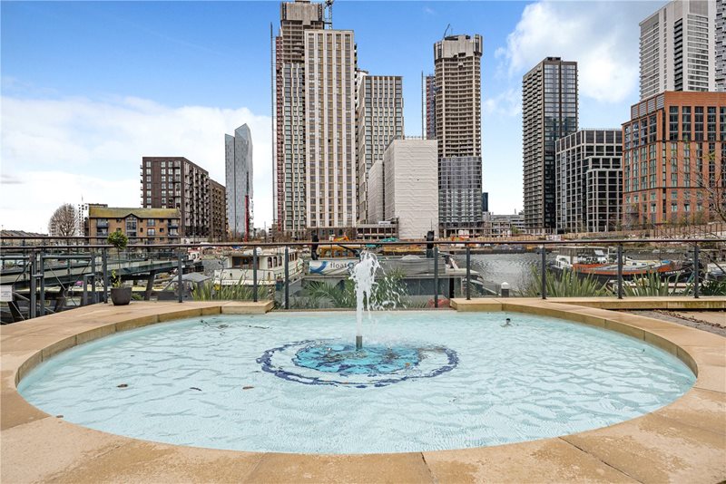 Boardwalk Place, London, E14