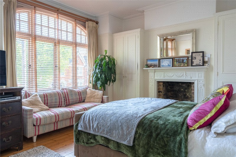 Holmdene Avenue, London, SE24