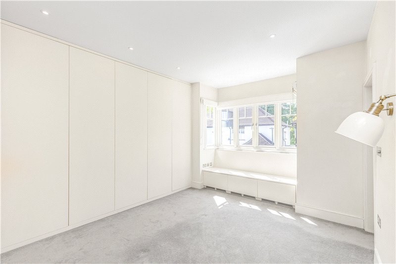 Beverley Close, Barnes, London, SW13