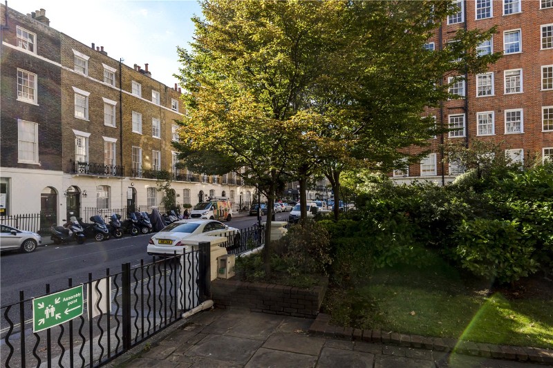 Edgware Road, Nr. Marble Arch, W2