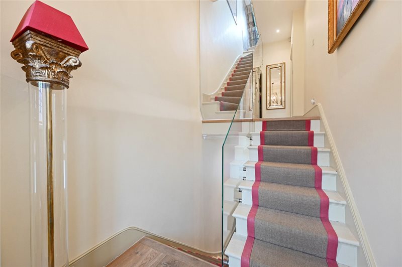 Warbeck Road, London, W12