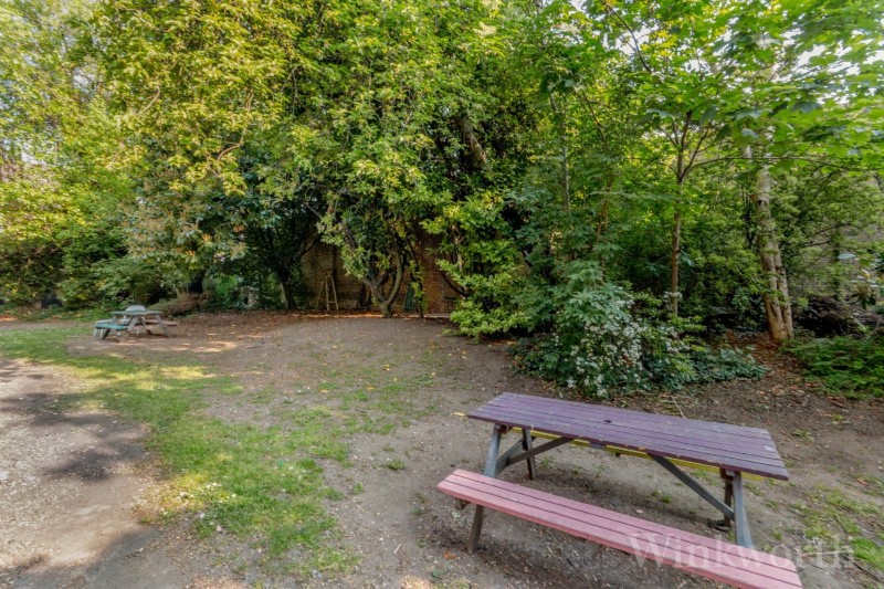 New Cross Road, London, SE14