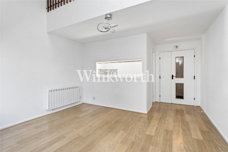 Pilgrims Close, London, N13
