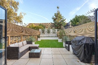 Dyers Lane, London, SW15