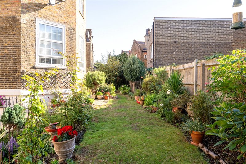 Mitcham Lane, London, SW16