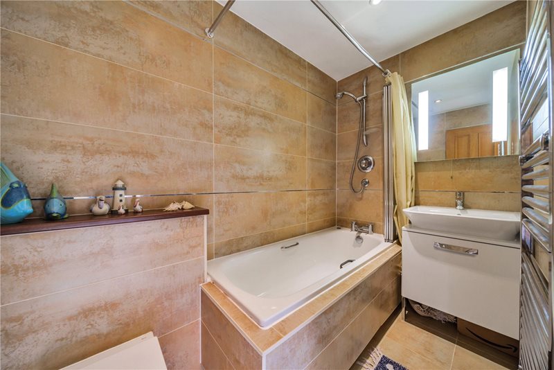 Shortfield Common Road, Frensham, Farnham, Surrey, GU10