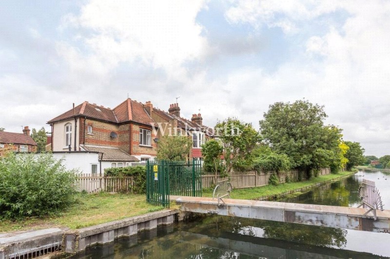 Riverway, London, N13
