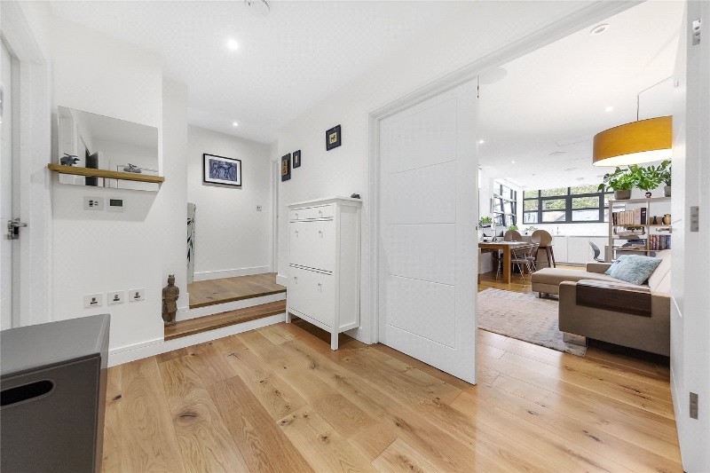 Hogarth Lane, London, W4